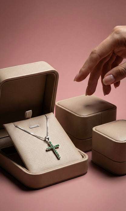 Collar Cruz Esperanza Eterna