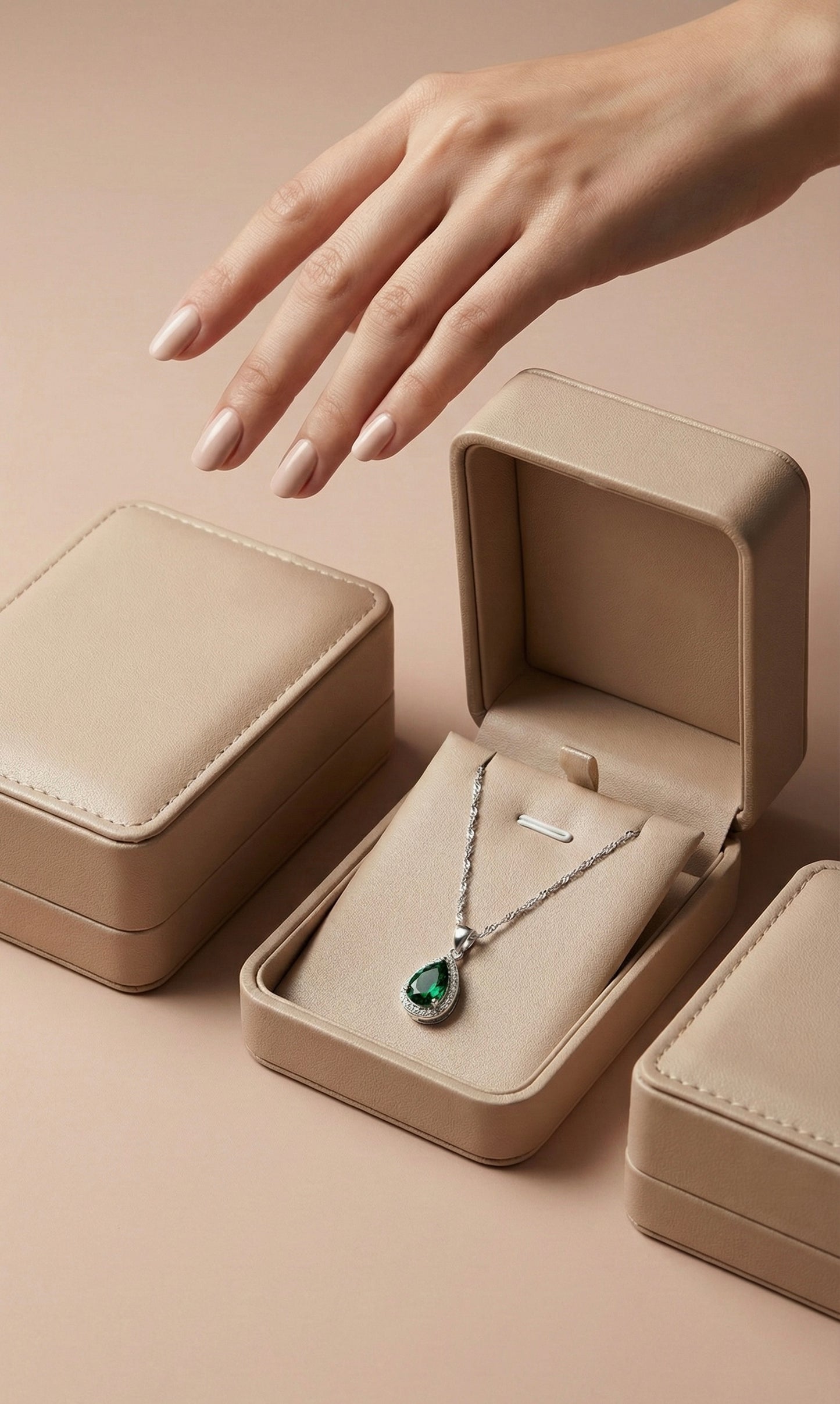 Collar Émeraude Élégance